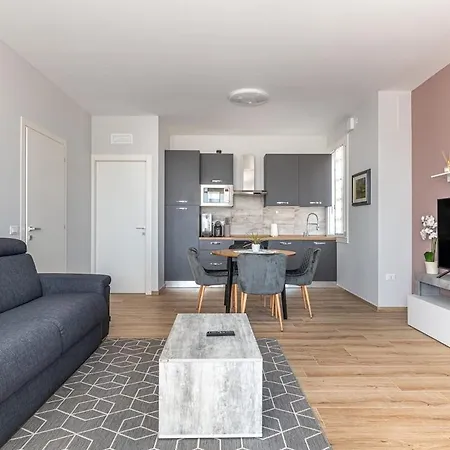 Mimosa Apartment *